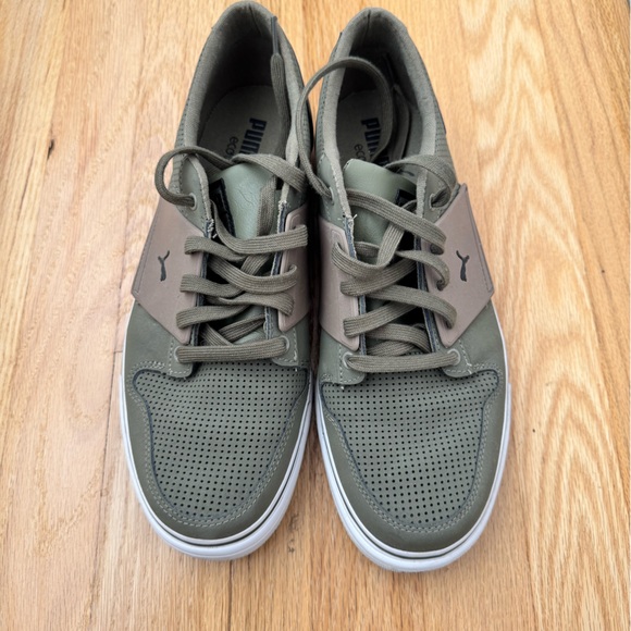 Puma sneakers. Size 10.5. - Picture 3 of 7